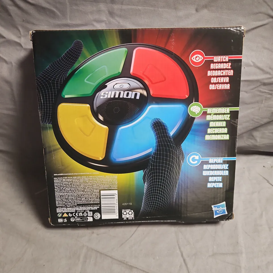 HASBRO SIMON ELECTRONIC MEMORY GAME – BOXED
