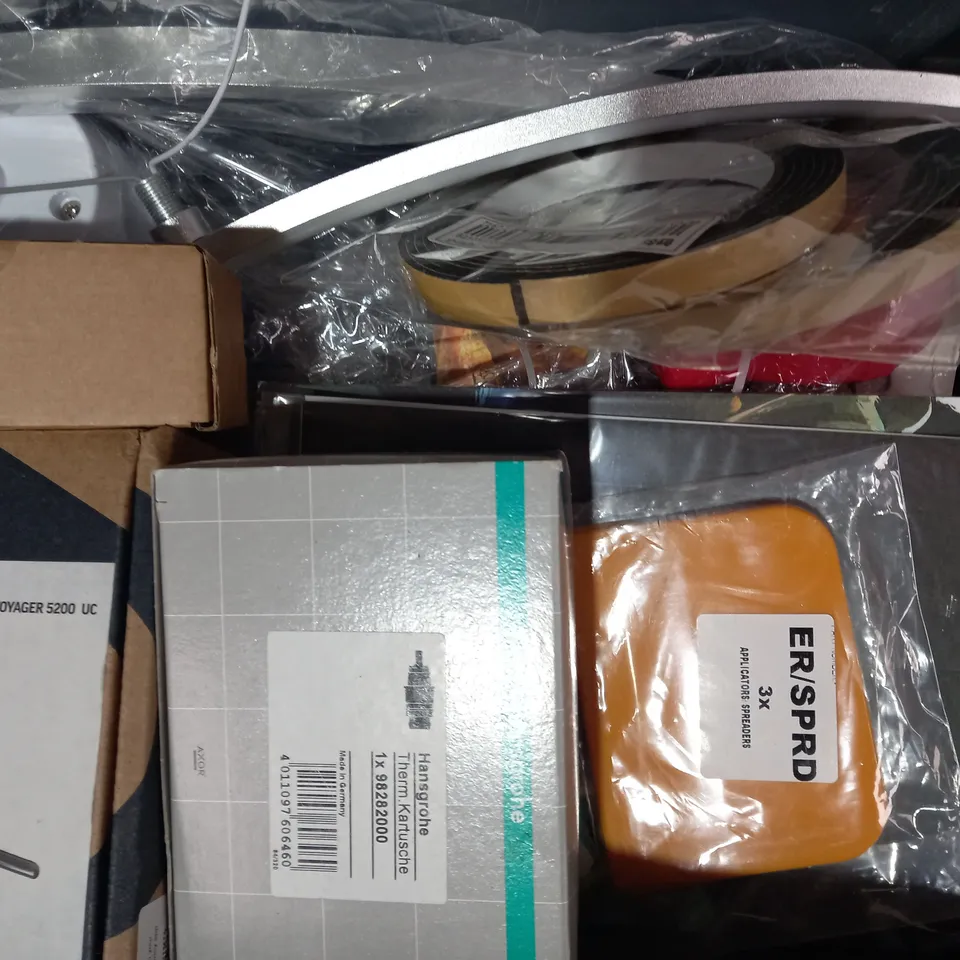 LOT OF APPROXIMATELY 10 ASSORTED HOUSEHOLD ITEMS TO INCLUDE KNIPEX UTILITY KEY, SKY TV REMOTE, ETC
