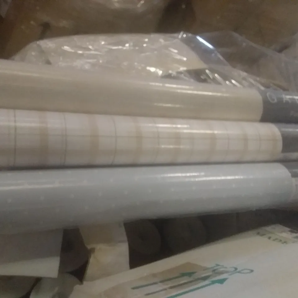 PALLET OF ASSORTED WALLPAPER 