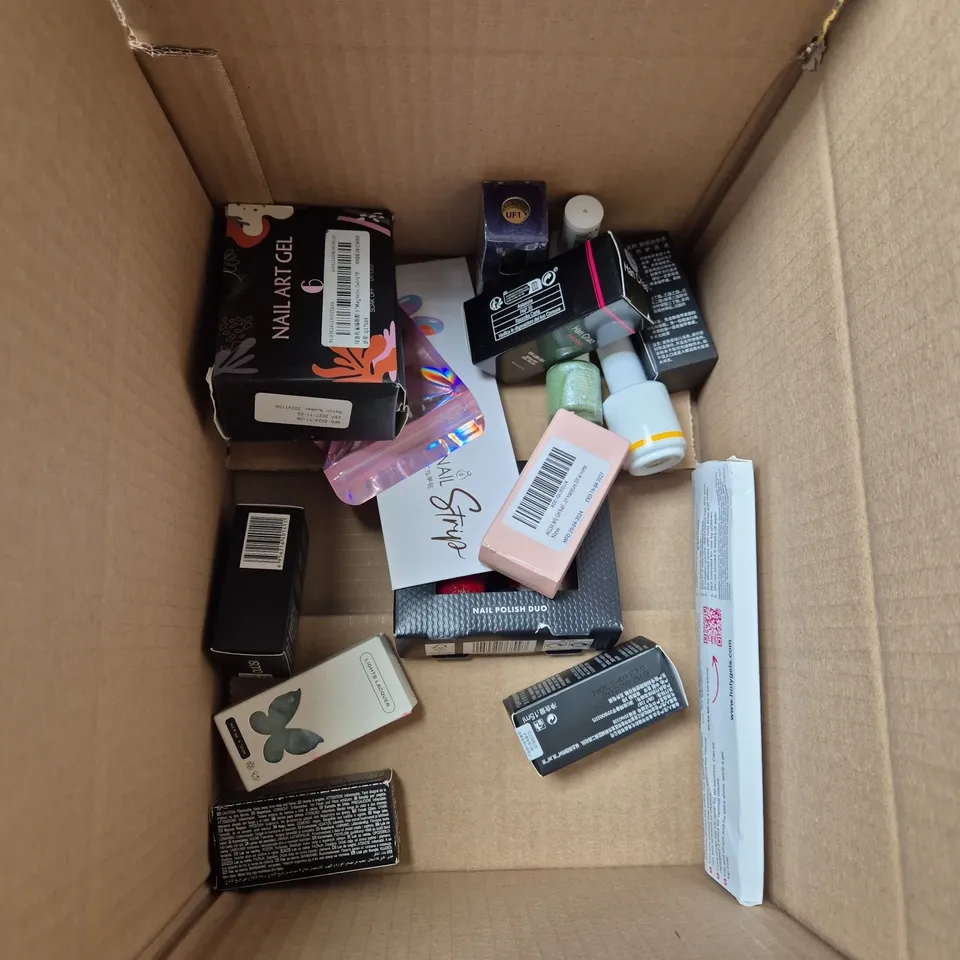 APPROXIMATELY 20 BOTTLES OF NAIL VARNISH TO INCLUDE LONDON GIRL, GLITTERBELS AND MODELONES