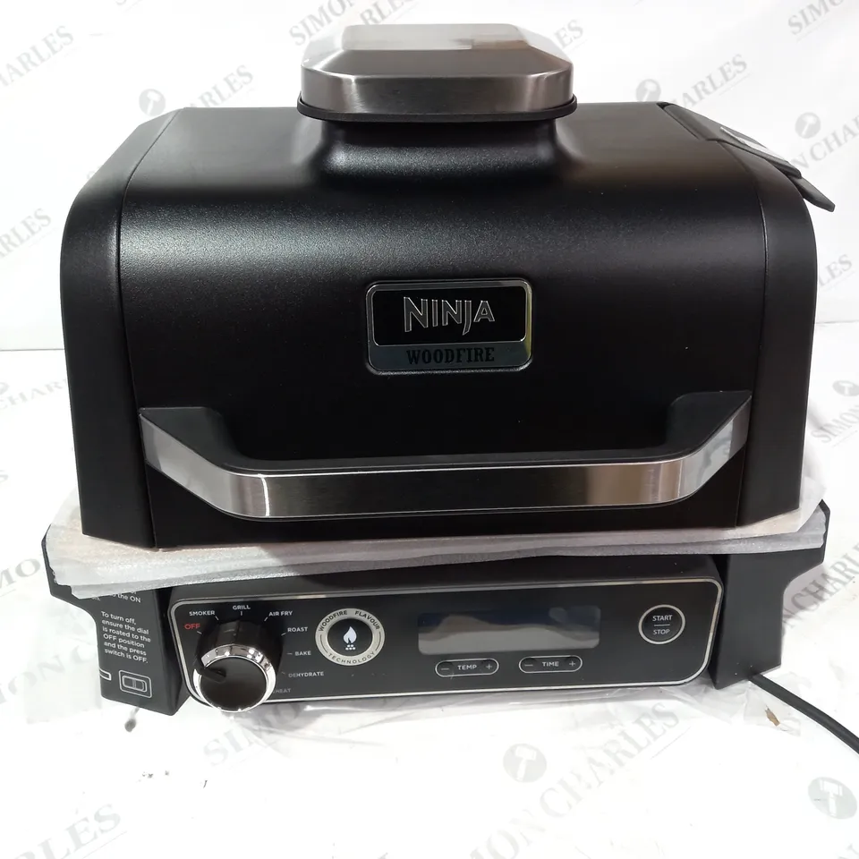 BOXED NINJA WOODFIRE ELECTRIC BBQ GRILL & SMOKER WITH AIR FRY FUNCTION OG701UKQ