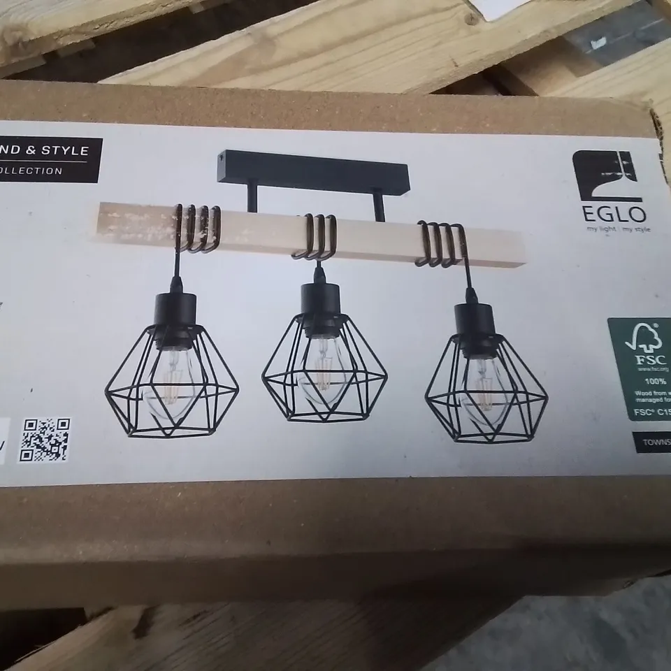BOXED EGLO TOWNSHEND 5 WALL MOUNTED CEILING LIGHT 