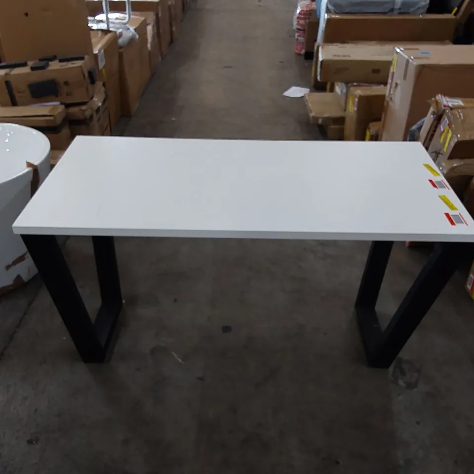 LAURELYNN DINING TABLE 