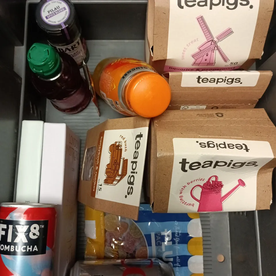 APPROXIMATELY 10 ASSORTED FOOD/DRINK PRODUCTS TO INCLUDE DETOX TEA, PEPSI, ROUTES COFFEE ETC 