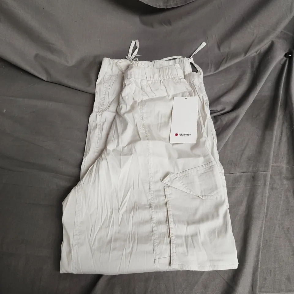 LULULEMON LIGHT GREY DRAWSTRING CARGO PANTS - SIZE M