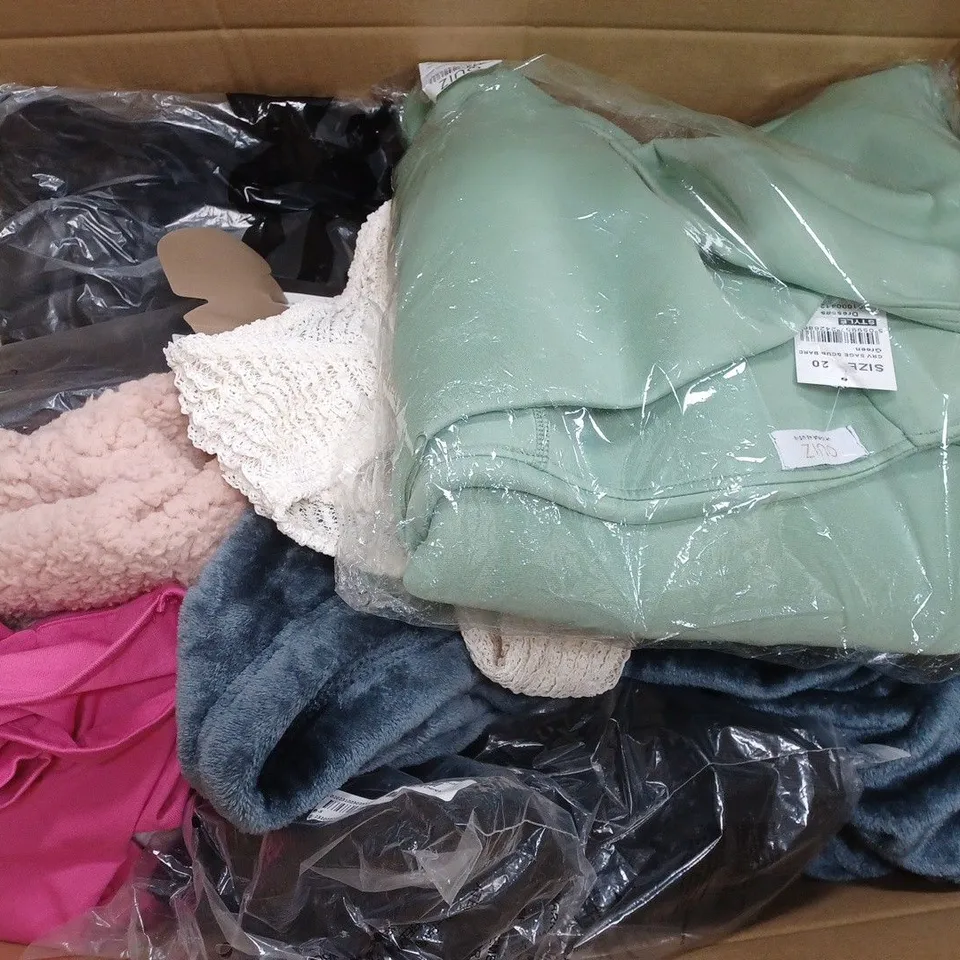 BOX OF APPROXIMATELY 30 ASSORTED CLOTHING ITEMS TO INCUDE - HAT , SOCKS , SHORT ETC