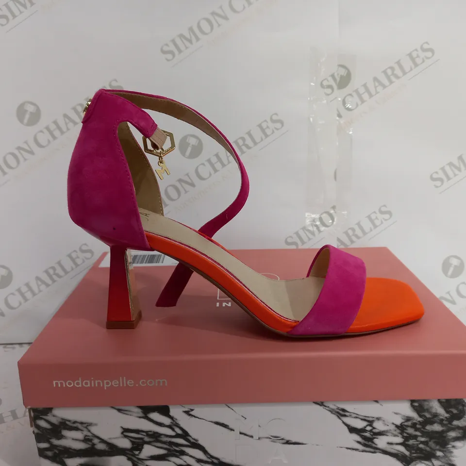 BOXED PAIR OF MODA IN PELLE PURPLE & ORANGE OPEN TOE HIGH HEELS - SIZE 6