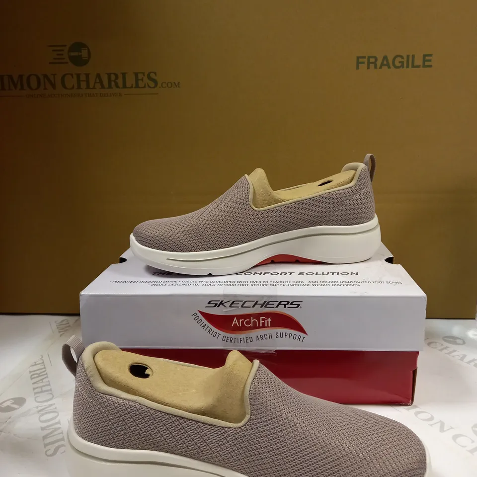 SKETCHERS GO WALK 5 BEIGE TRAINERS SIZE UK 3.3