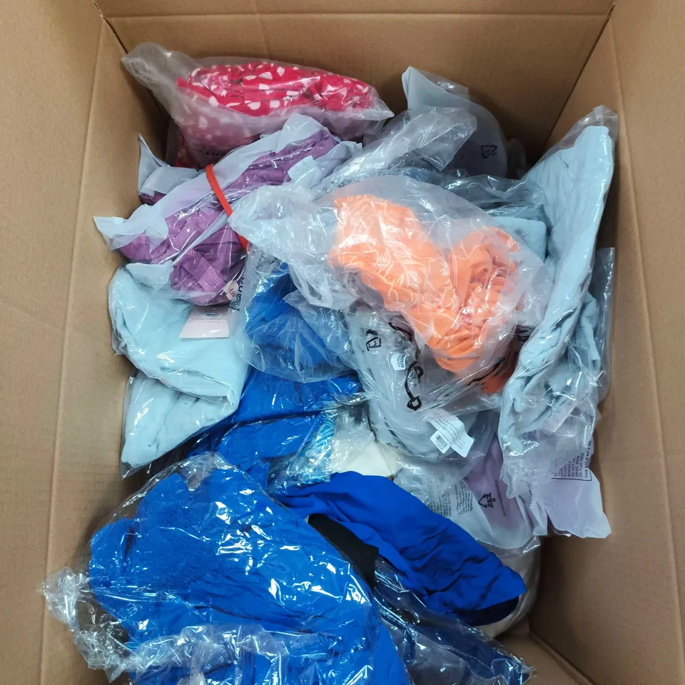 BOX OF APPROXIMATELY 20 ASSORTED CLOTHING ITEMS TO INCLUDE LA MAREY, MUD FLOWER ETC