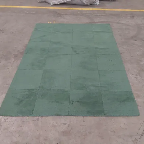 QUALITY DESIGNER GREEN AREA RUG - APPROXIMATELY 225 x 160cm