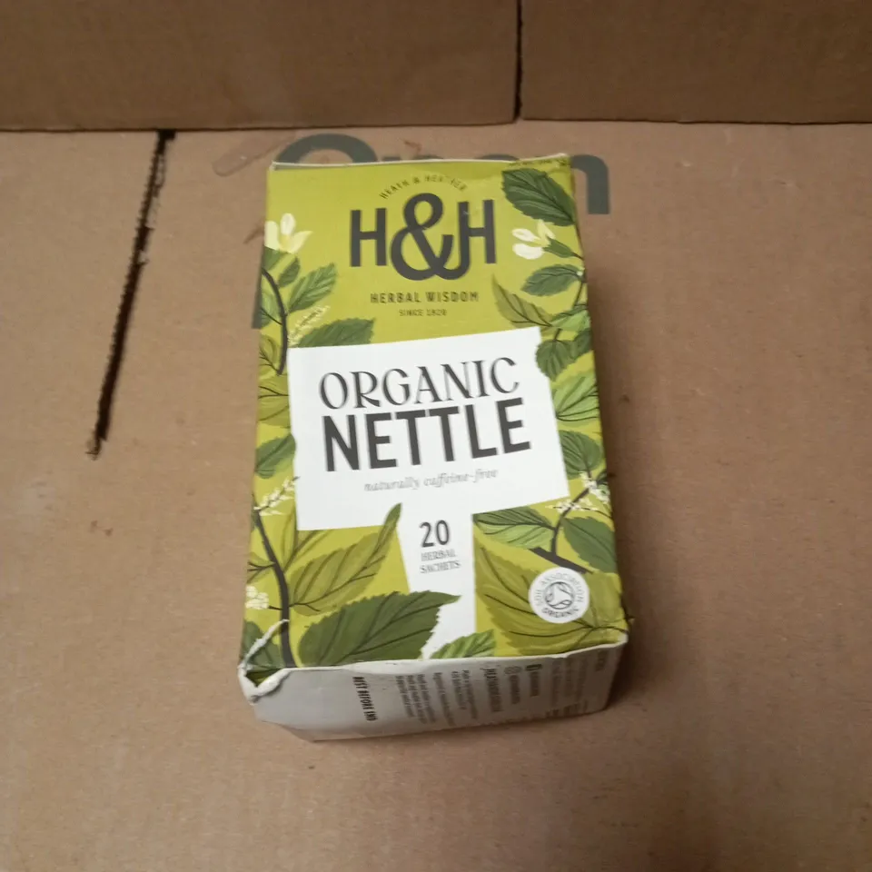 APPROXIMATELY 15 ASSORTED FOOD AND DRINK ITEMS INCLUDING ORGANIC NETTLE TEA AND HUEL VANILLA DRINK 