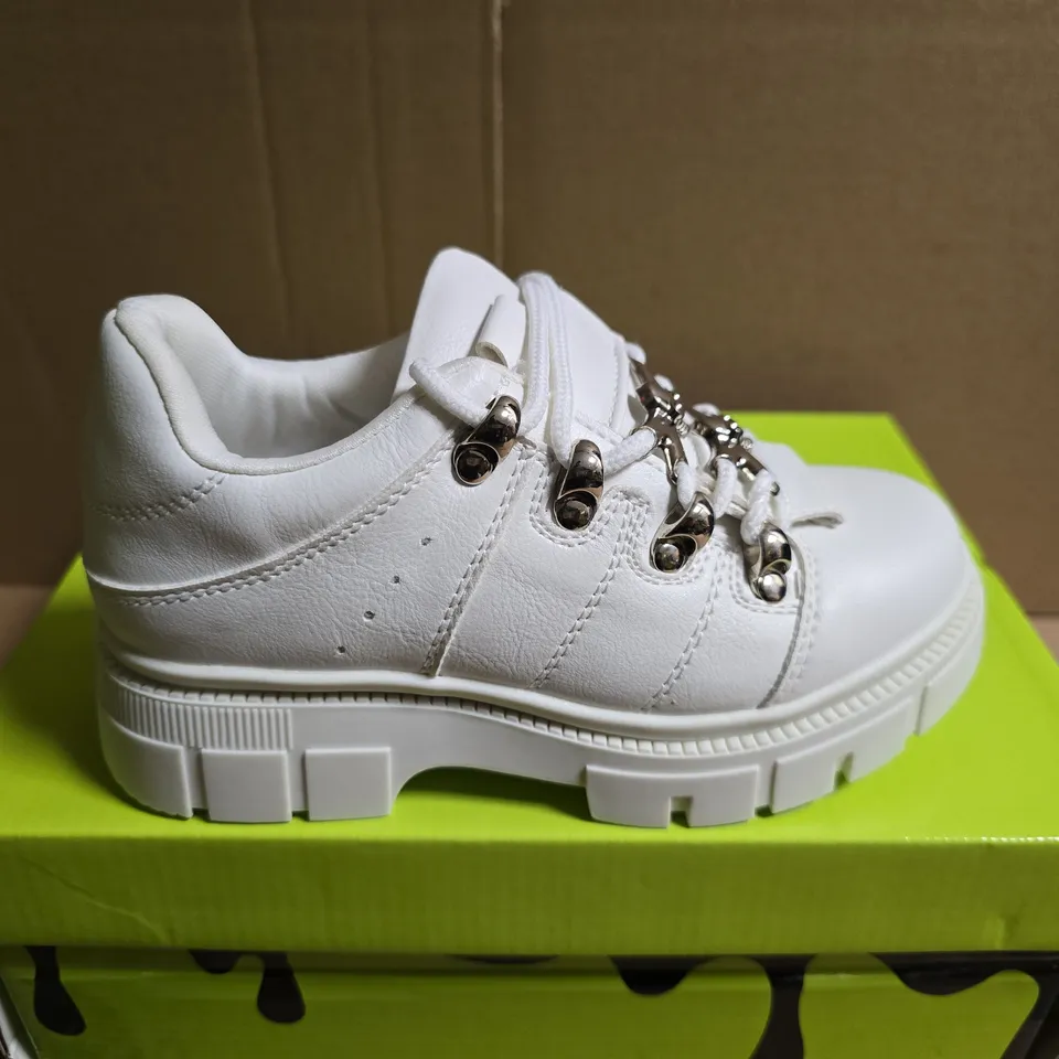 BOXED PAIR OF LIL'RIMO CORE WHITE TRAINERS - WHITE - UK SIZE 10