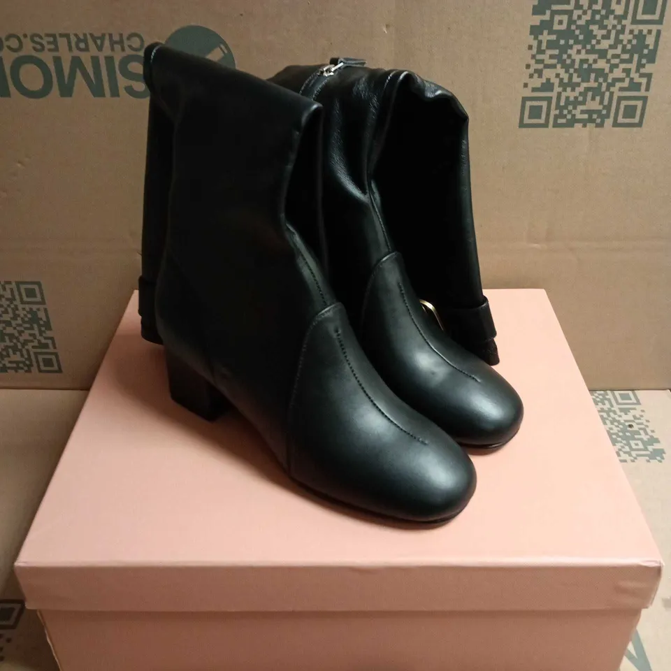 MIU MIU WOMEN'S BLACK LEATHER ANKLE BOOTS – UK 5 