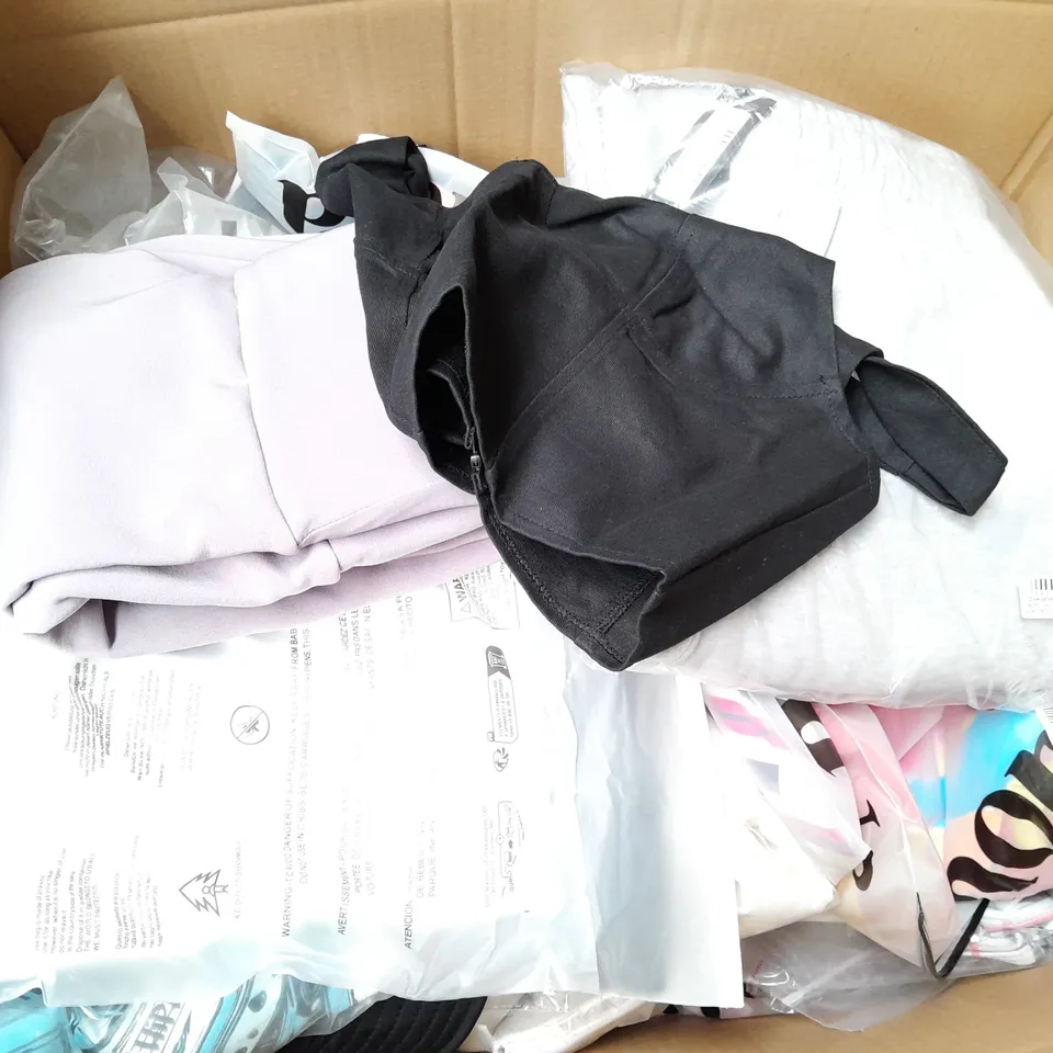 BOX OF APPROXIMATELY 25 ASSORTED CLOTHING ITEMS TO INCLUDE - T-SHIRT , HAT , LEGGINGS ETC