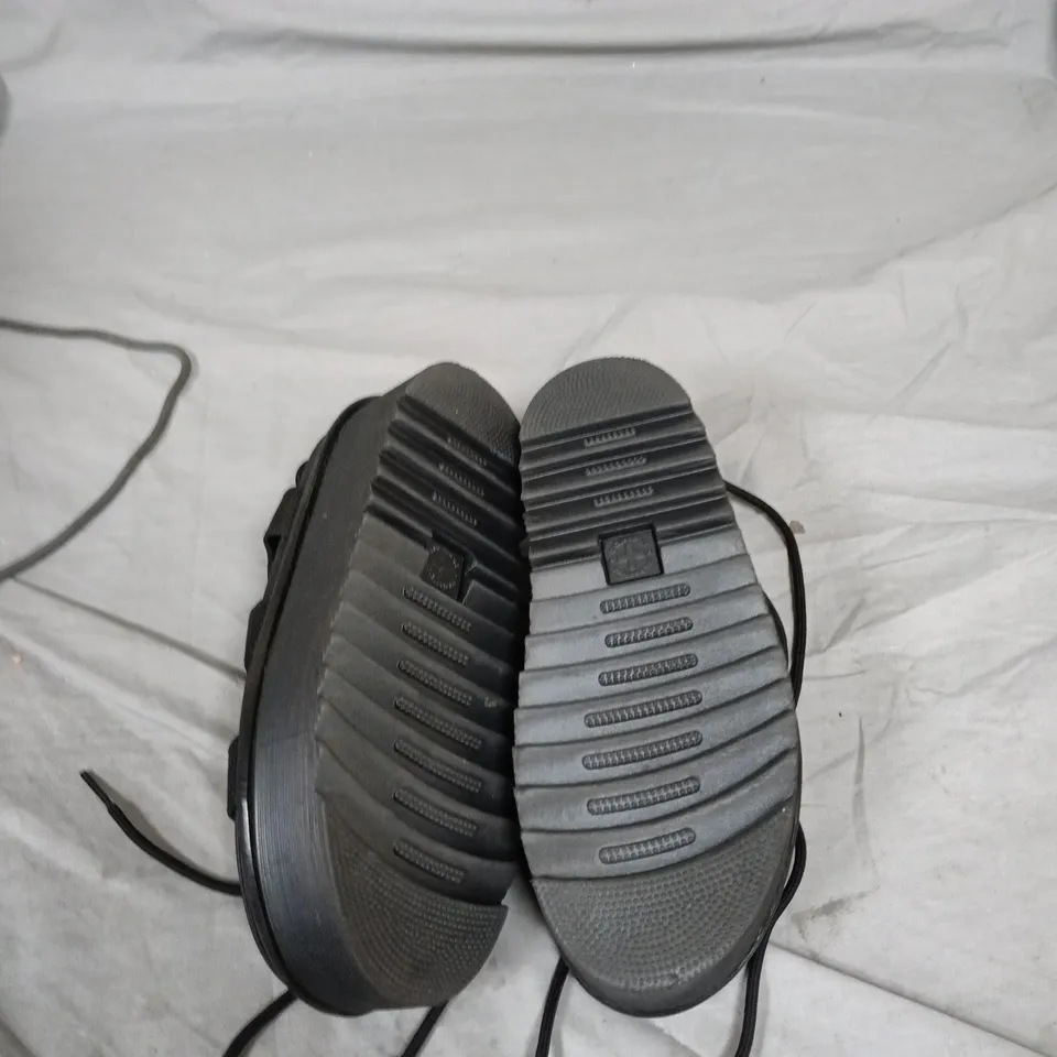 DR MARTENS BLACK LEATHER SANDALS WITH MULTIPLE STRAPS AND CHUNKY SOLE - UK 6