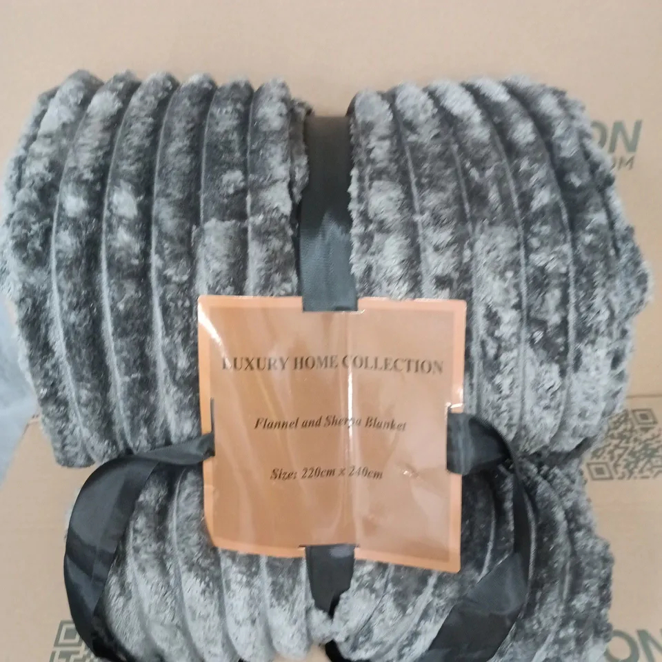 LUXURY HOME COLLECTION FLANNEL & SHERPA BLANKET – GREY, 220 X 240 CM