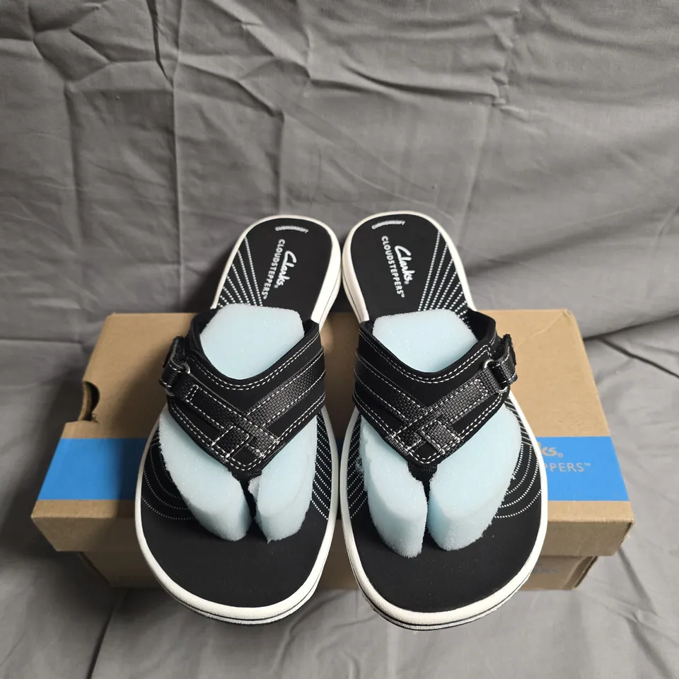BOXED PAIR OF CLARK CLOUDSTEPPERS SANDALS - UK SIZE 6
