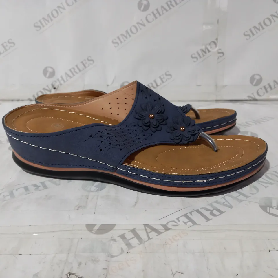 BLUE SLIPPERS SIZE 43