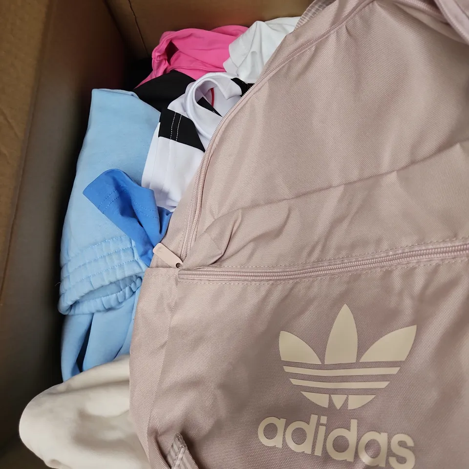 ASSORTED ITEMS OF CLOTHING TO INCLUDE JACKETS, TOPS, BAGS IN ASSORTED STYLES AND SIZES 
