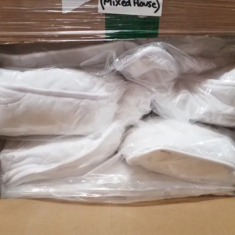 PALLET CONTAINING BEDDING INCLUDING PILLOWS