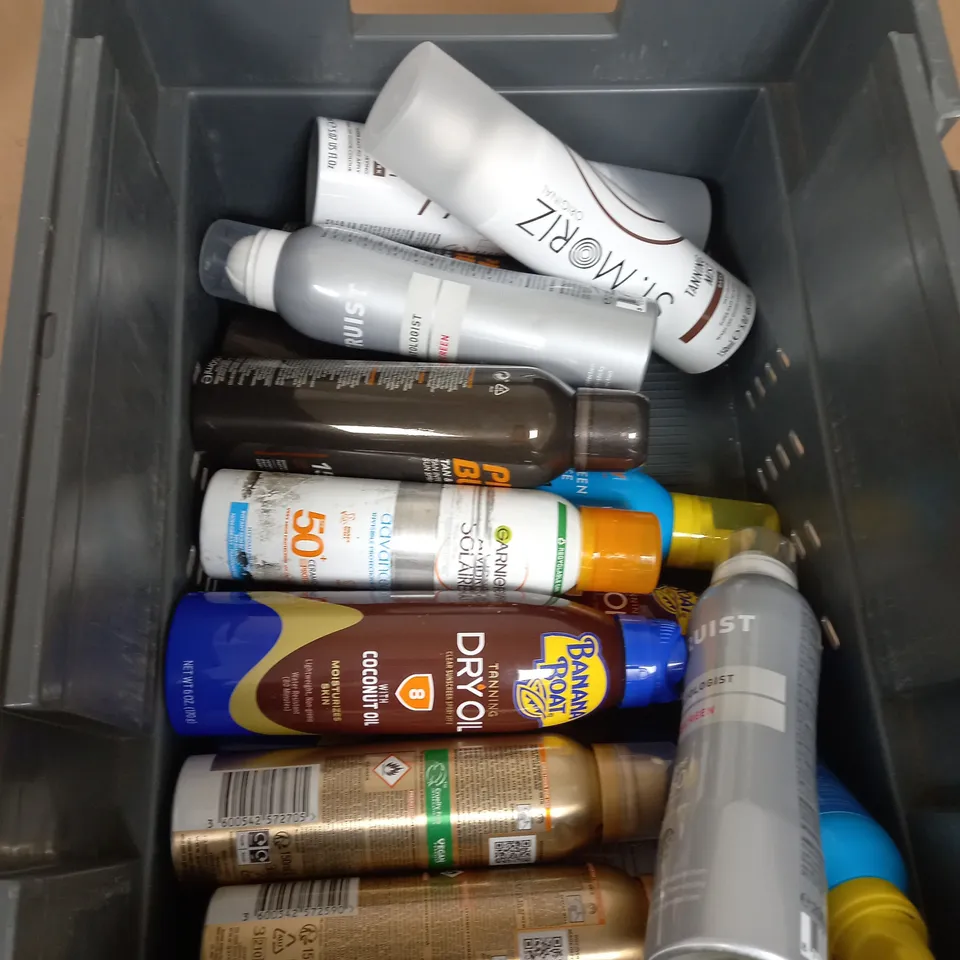 APPROXIMATELY 15 AEROSOL TANNING AND SUNCARE SPRAYS TO INCLUDE GARNIER, PIZ BUIN  AND ST TROPEZ