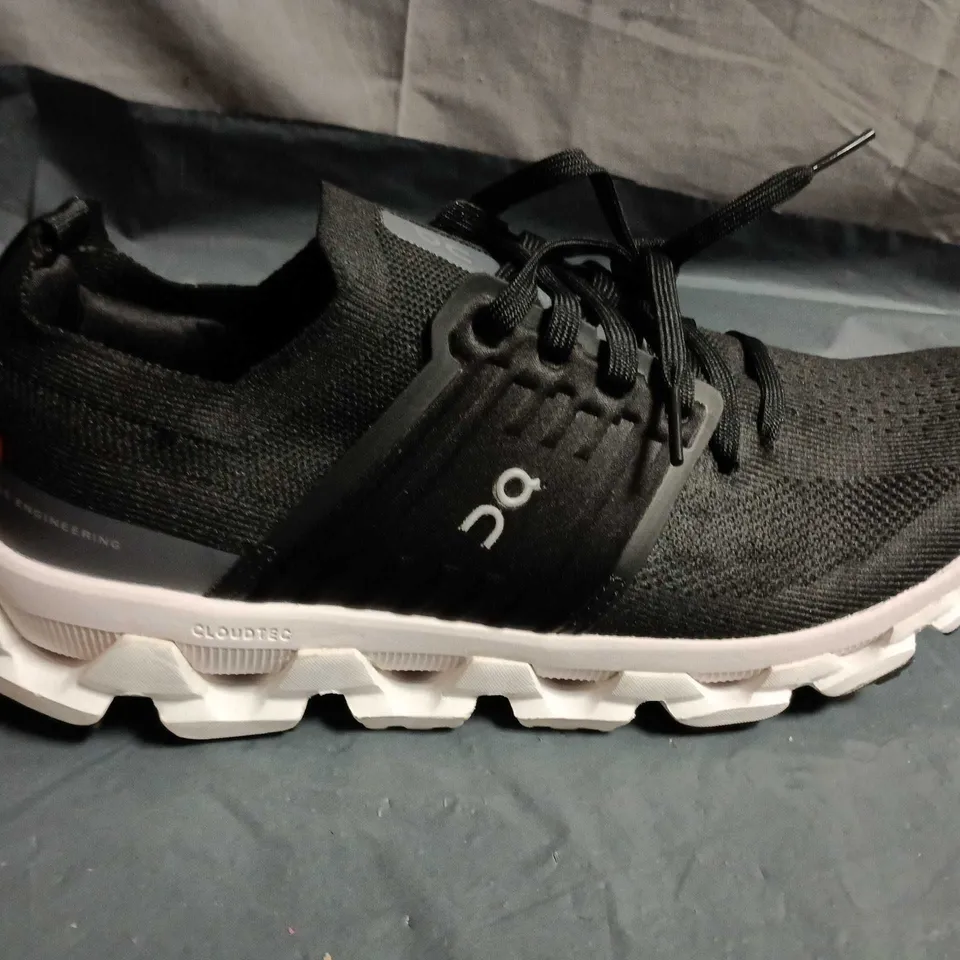 PAIR OF ON CLOUD RUNNING SHOES - SIZE UNSPECIFIED