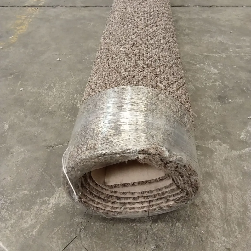 ROLL OF QUALITY OASIS 932 DARK TAUPE CARPET // APPROX 1.7 x 4m