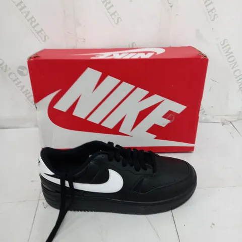 BOXED PAIR OF NIKE GAMMA FORCE BLACK/WHITE UK 6.5
