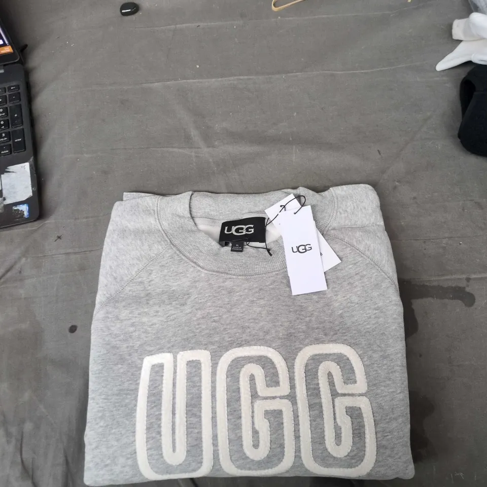 UGG  LOGO CREW GRY GREY SWEATSHIRT – WOMEN'S XL (W)