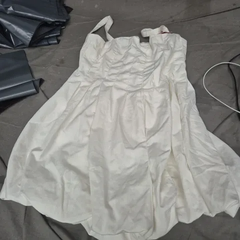 WHITE TWILL PLEATED PUFFBALL PLAYSUIT – UK 14