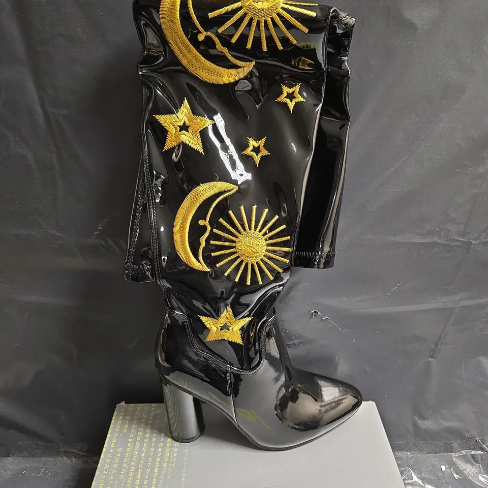 KOI BLACK PATENT KNEE-HIGH BOOTS WITH GOLD SUN & STAR EMBROIDERY - UK SIZE 6 