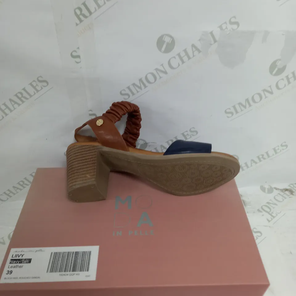 BOXED MODA IN PELLE LIIVY NAVY-TAN LEATHER SIZE 6