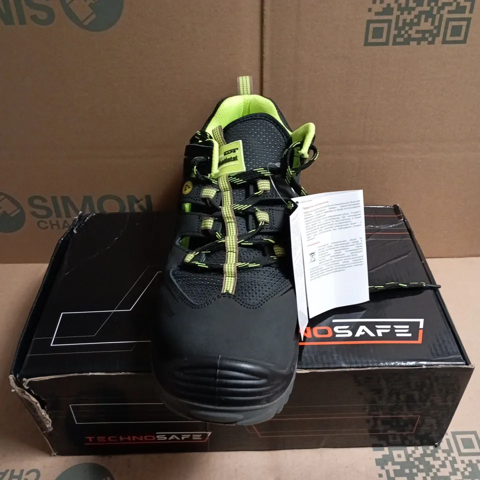 BOXED PAIR OF TECHNOSAFE SAFETY SANDALS - 11