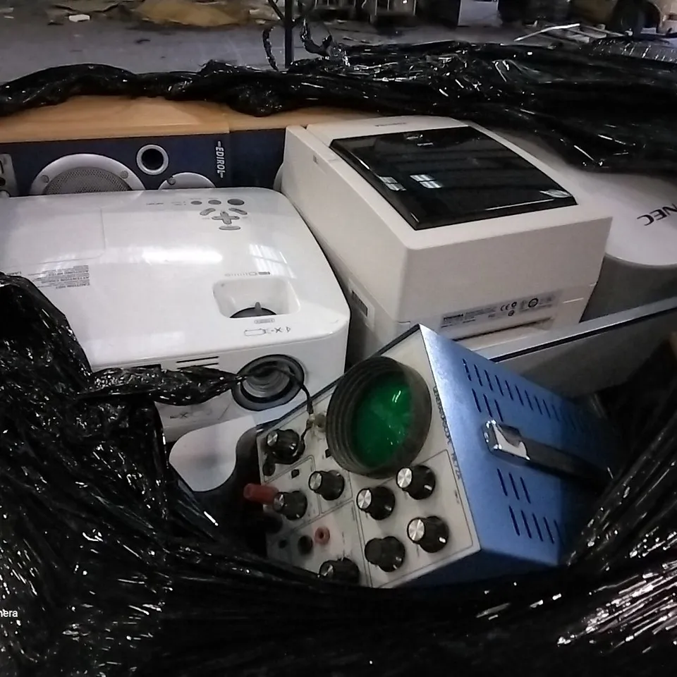 PALLET OF ASSORTED TECH INCLUDING GENERATORSCOPE, NEC PROJECTOR, TOSHIBA BARCODE PRINTER, EDIROL SPEAKERS, PEAVEY KEYBOARD AMPLIFICATION SYSTEM 