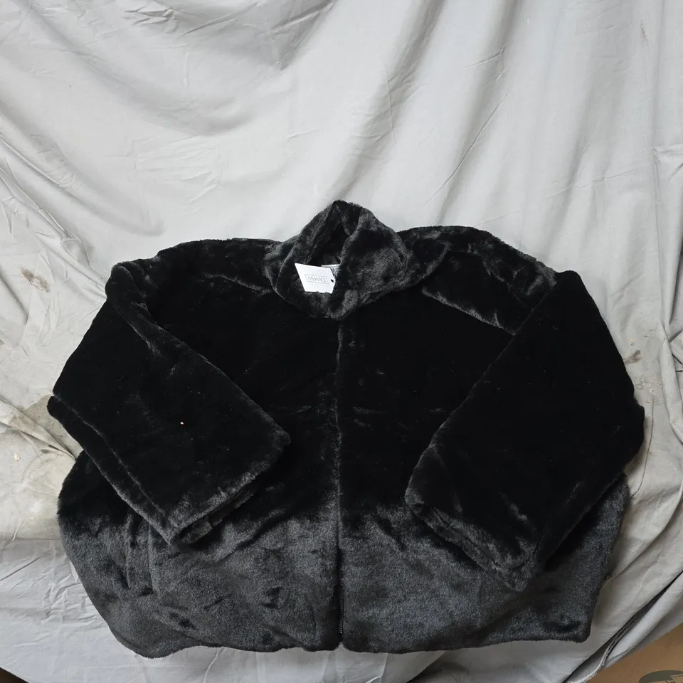 BOX OF APPROXIMATELY 9 X TAMSY CLOTHING ITEMS