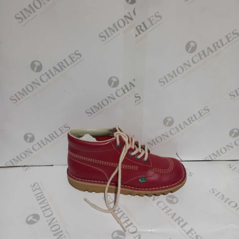 UNBOXED PAIR OF RED KICKERS EUR 39