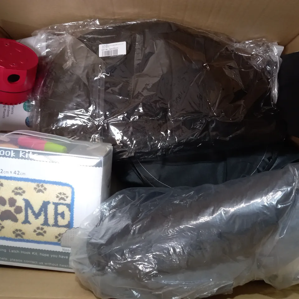 BOXED OF APROX 15 HOUSEHOLD ITEMS TO INCLUDE LATCH HOOK KIT - DECORATION'S - SKIP HOP SEAT - COLLECTION ONLY 