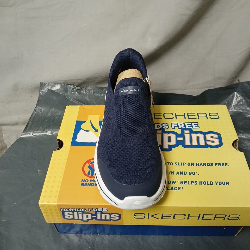 SKECHERS GO WALK NOVA NAVY SIZE 3.5 BOXED