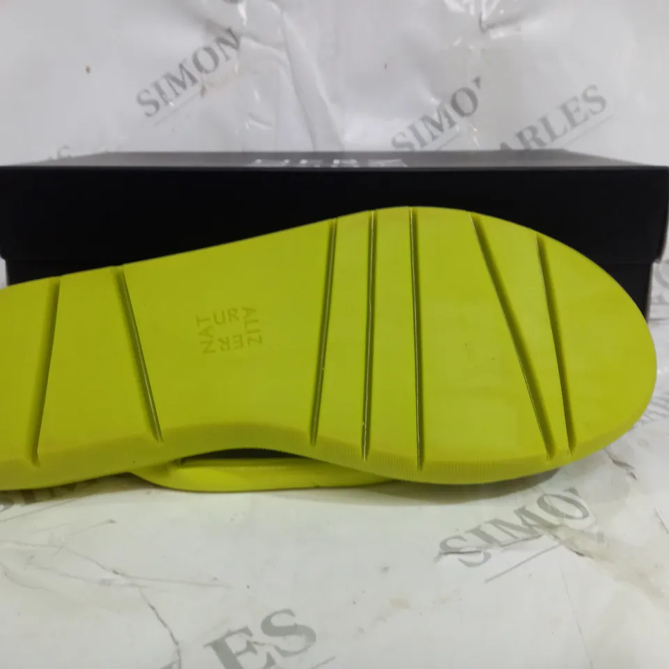 BOXED PAIR OF NATURALIZER SANDALS IN NEON YELLOW SIZE 6