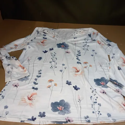 WHITE FLORAL LONG SLEEVED TOP