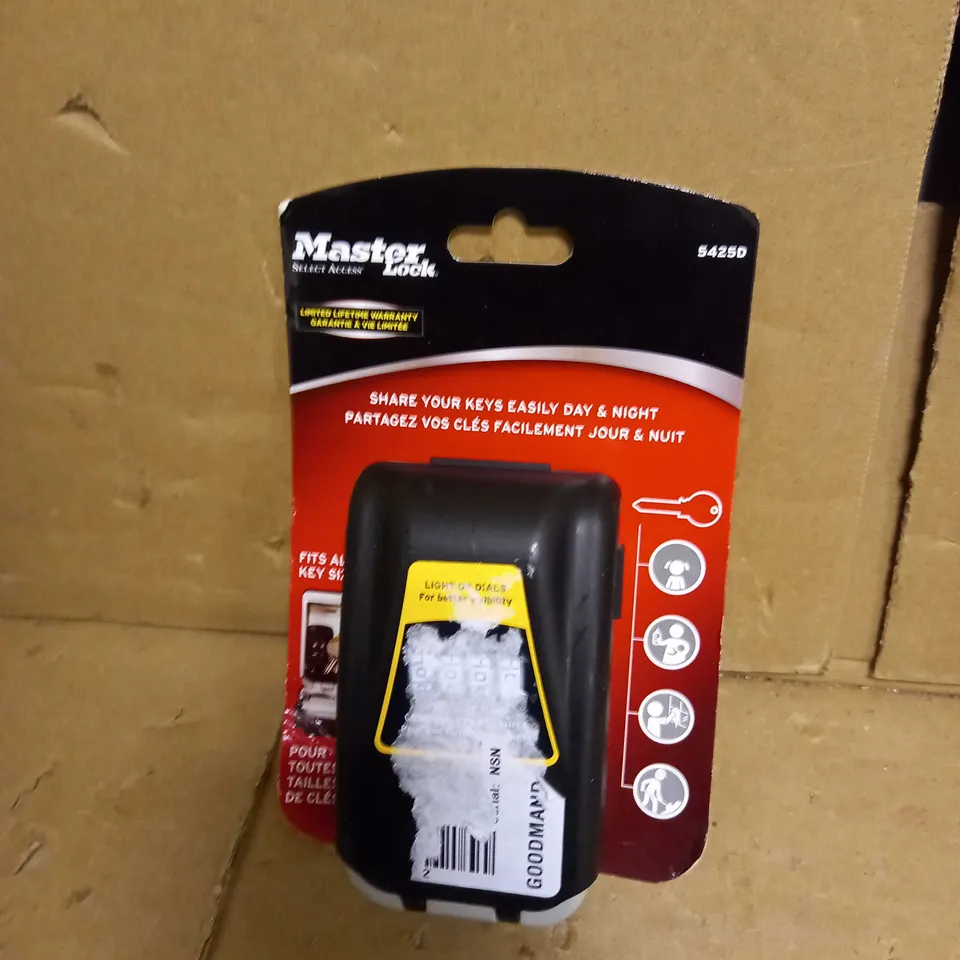 MASTER LOCK COMBINATION LOCK