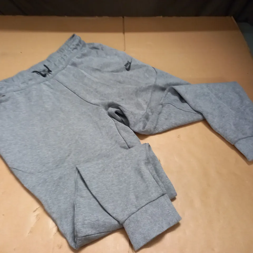 NIKE GREY SWEAT PANTS - M