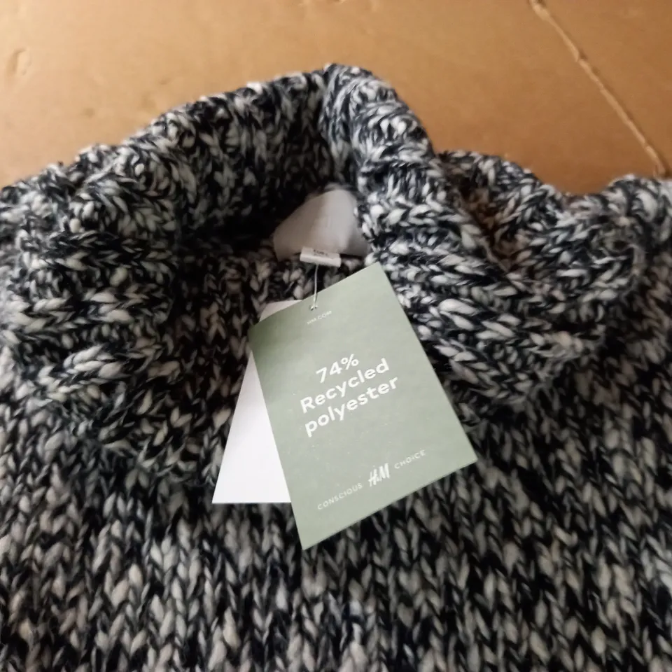 H&M ROLL NECK JUMPER IN BLACK/WHITE MIX - L