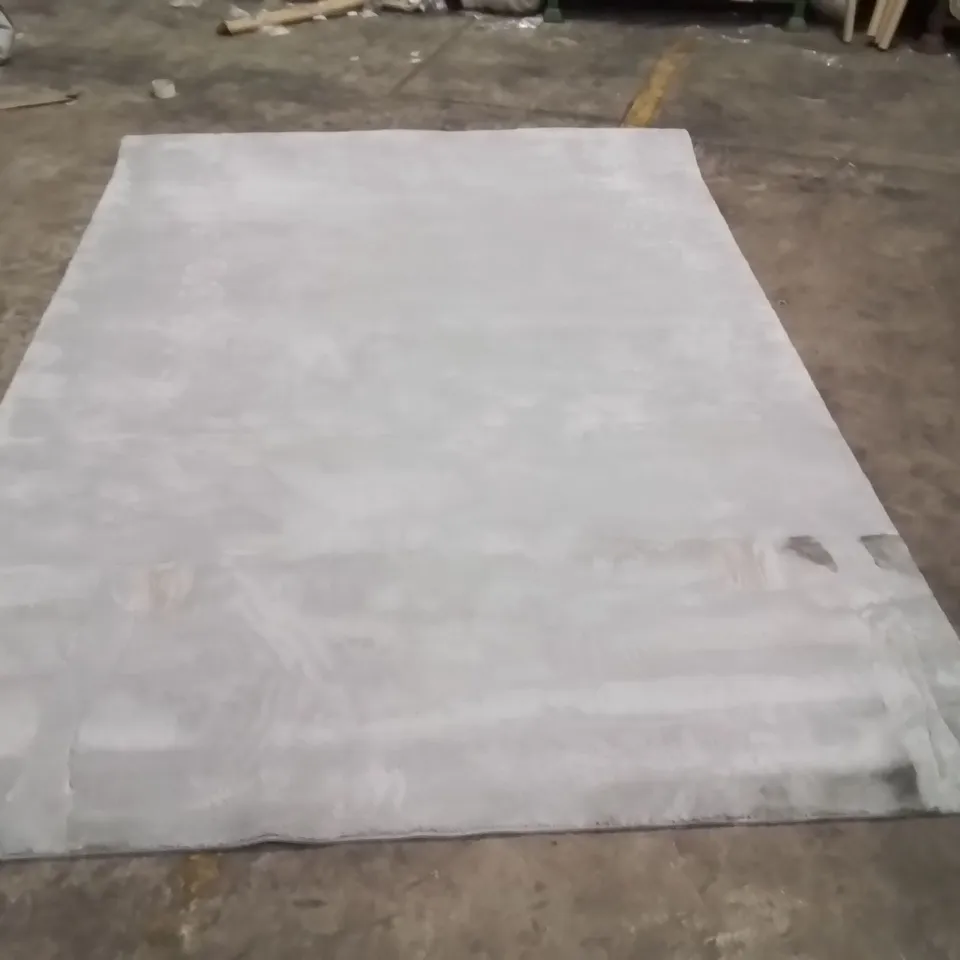 QUALITY DESIGNER AREA RUG - APPROXIMATELY 290X200