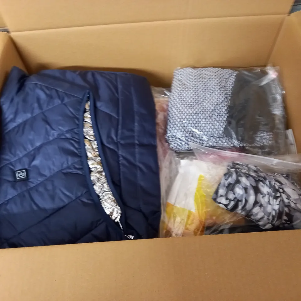 LARGE QUANTITY OF ASSORTED BAGGED CLOTHING ITEMS 