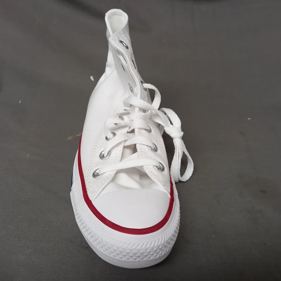 BOXED PAIR OF CONVERSE SHOES IN OPTICAL WHITE UK SIZE 5