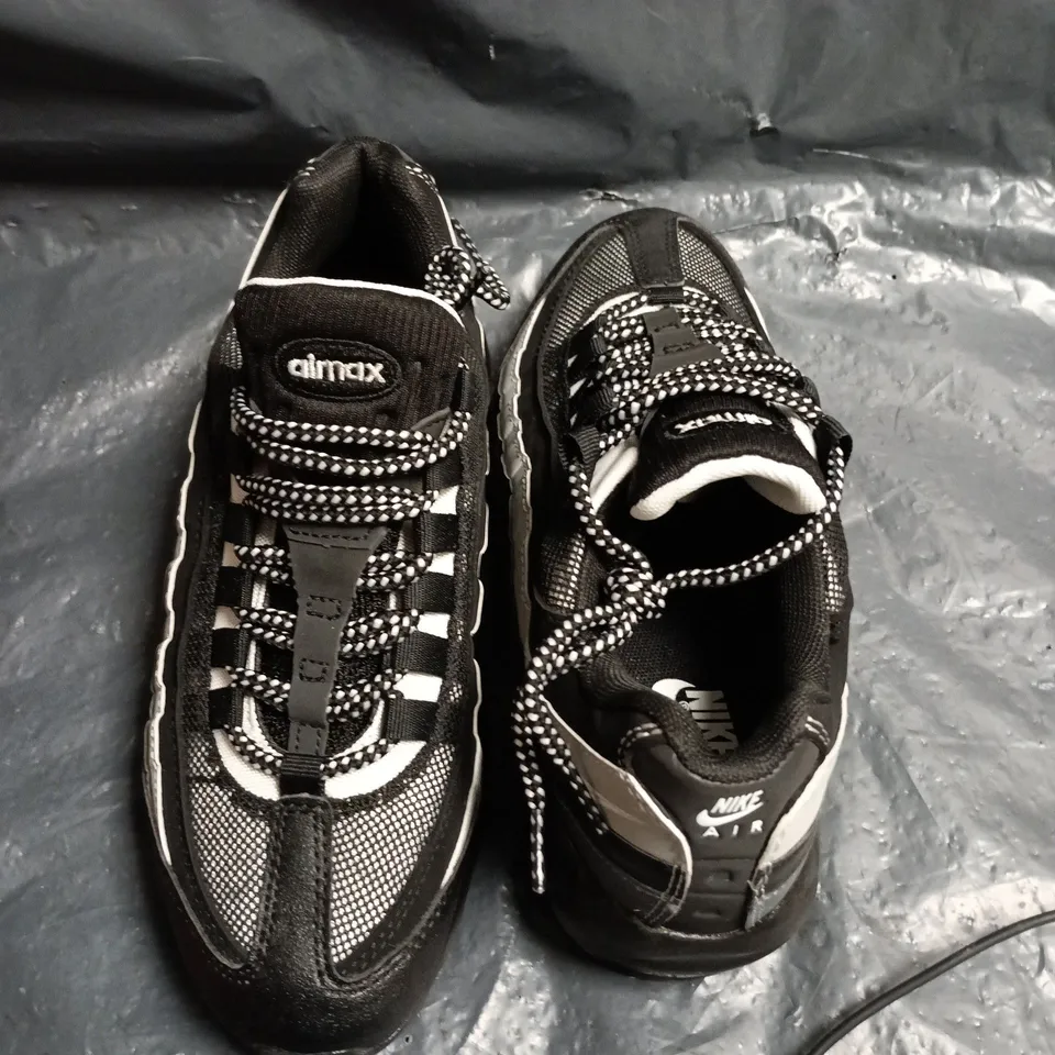 NIKE AIR MAX 95 TT TRAINERS IN BLACK - UK 5.5
