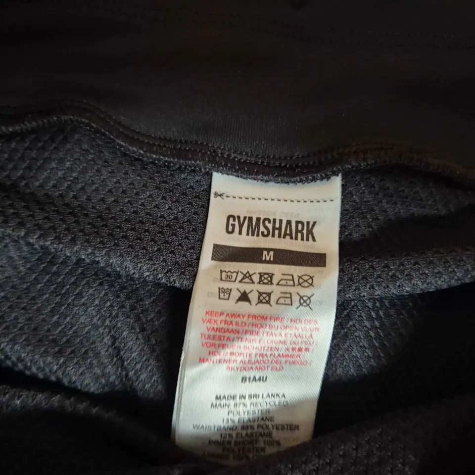 GYMSHARK WOMENS SHORTS IN BLACK - MEDIUM