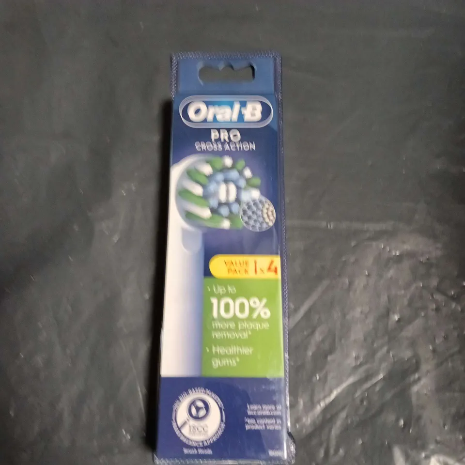 APPROXIMATELY 25 ASSORTED HEALTH & BEAUTY ITEMS INCLUDING EASY BAKE POWDER , STRAIGHTENING COMB ORAL B PRO CROSS ACTION 