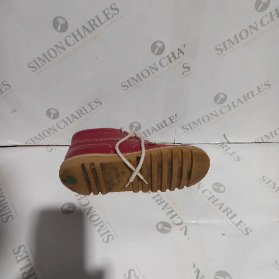 UNBOXED PAIR OF RED KICKERS EUR 39